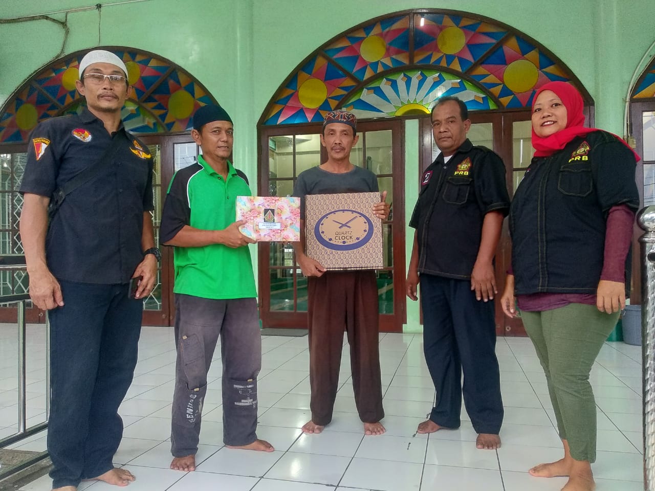 Pendawa Sumut Kembali Bagikan Wakaf Al-Quran dan Jam Dinding Ke BKM Masjid Aldys
