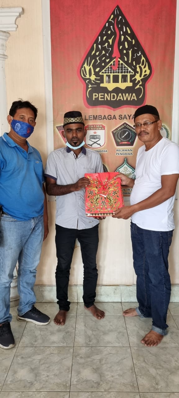Ketua Pendawa Sumut H Ruslan SH Berikan Tali Asih dan Bingkisan kepada Bala Krisna Muallaf
