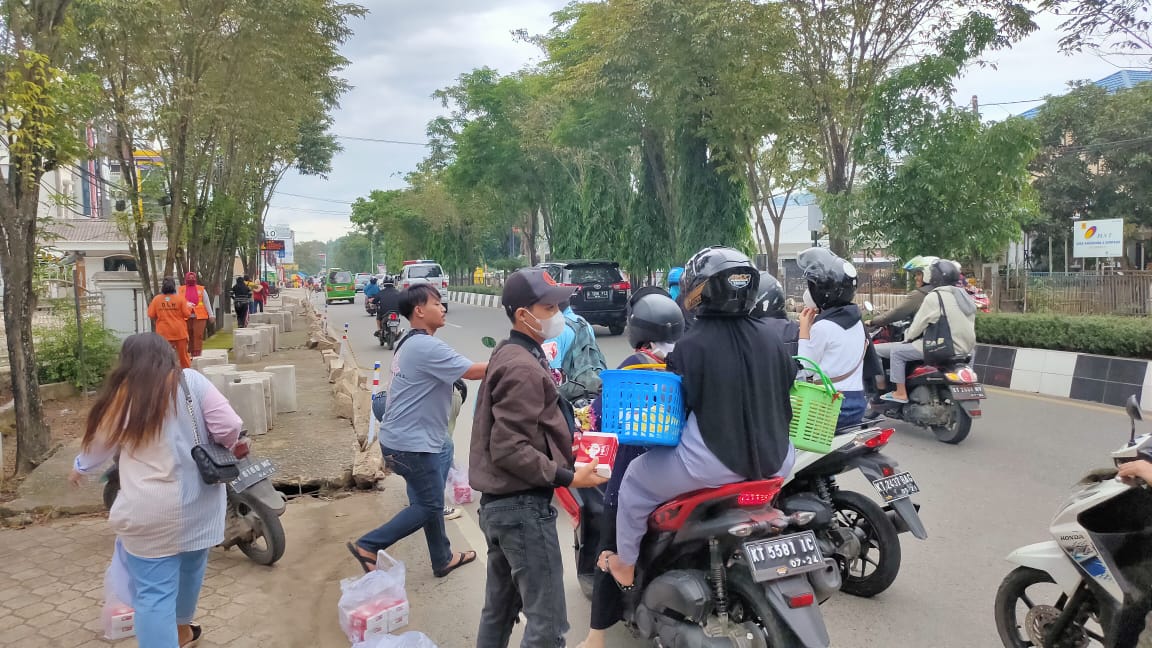 MSI Group dan Jaringan Media Siber Indonesia (JMSI) Kaltim berbagi makanan berbuka puasa