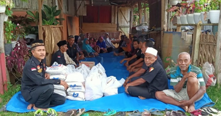 Sambut 1 Syawal 1442H Anak Ranting Pendawa Dusun Mojosari Sebarkan Puluhan Paket Sembako