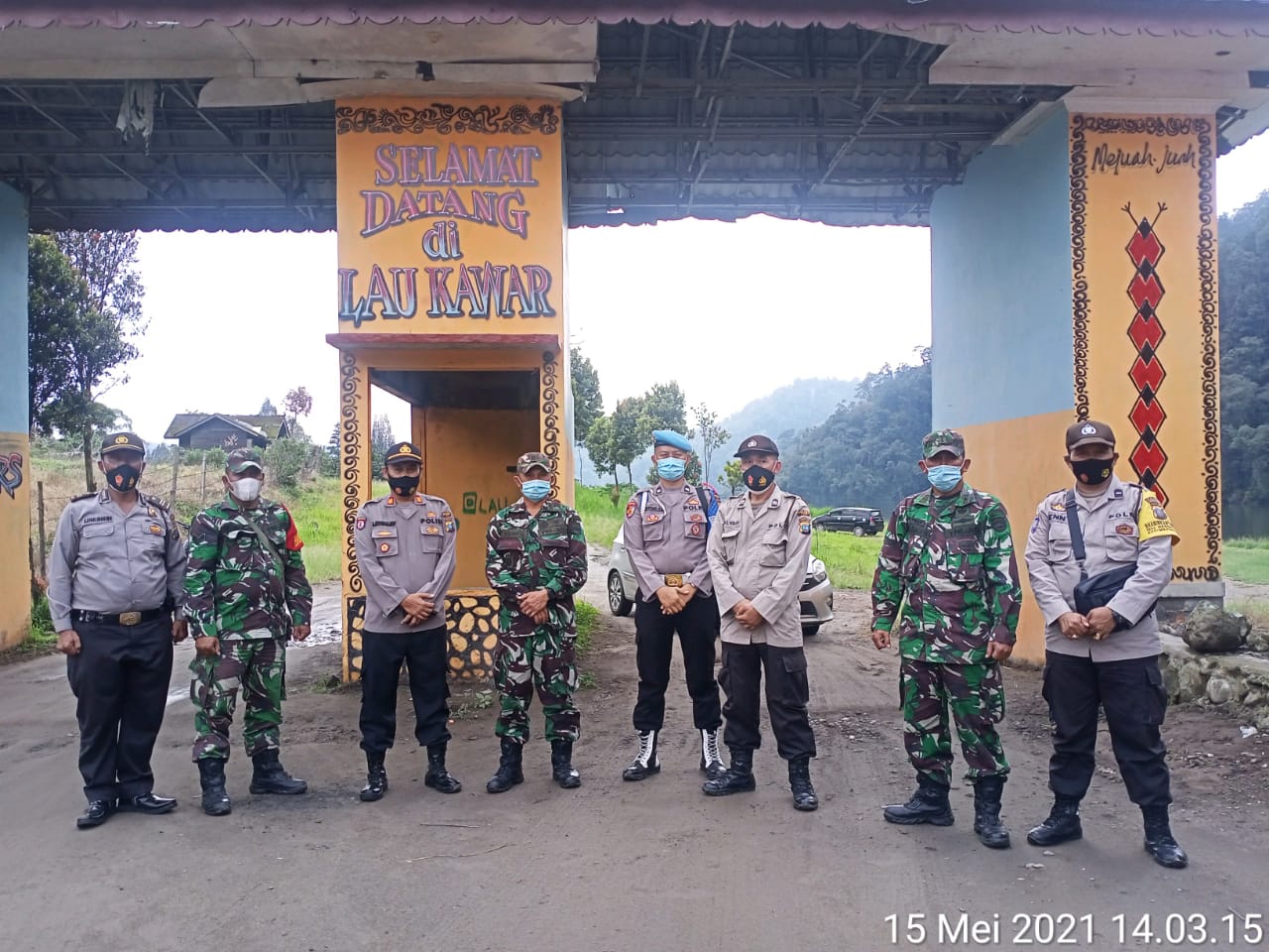 Kodim 0205/TK Dan Polres Tanah Karo Tutup Pintu Masuk Ke Objek Wisata Lau Kawar.