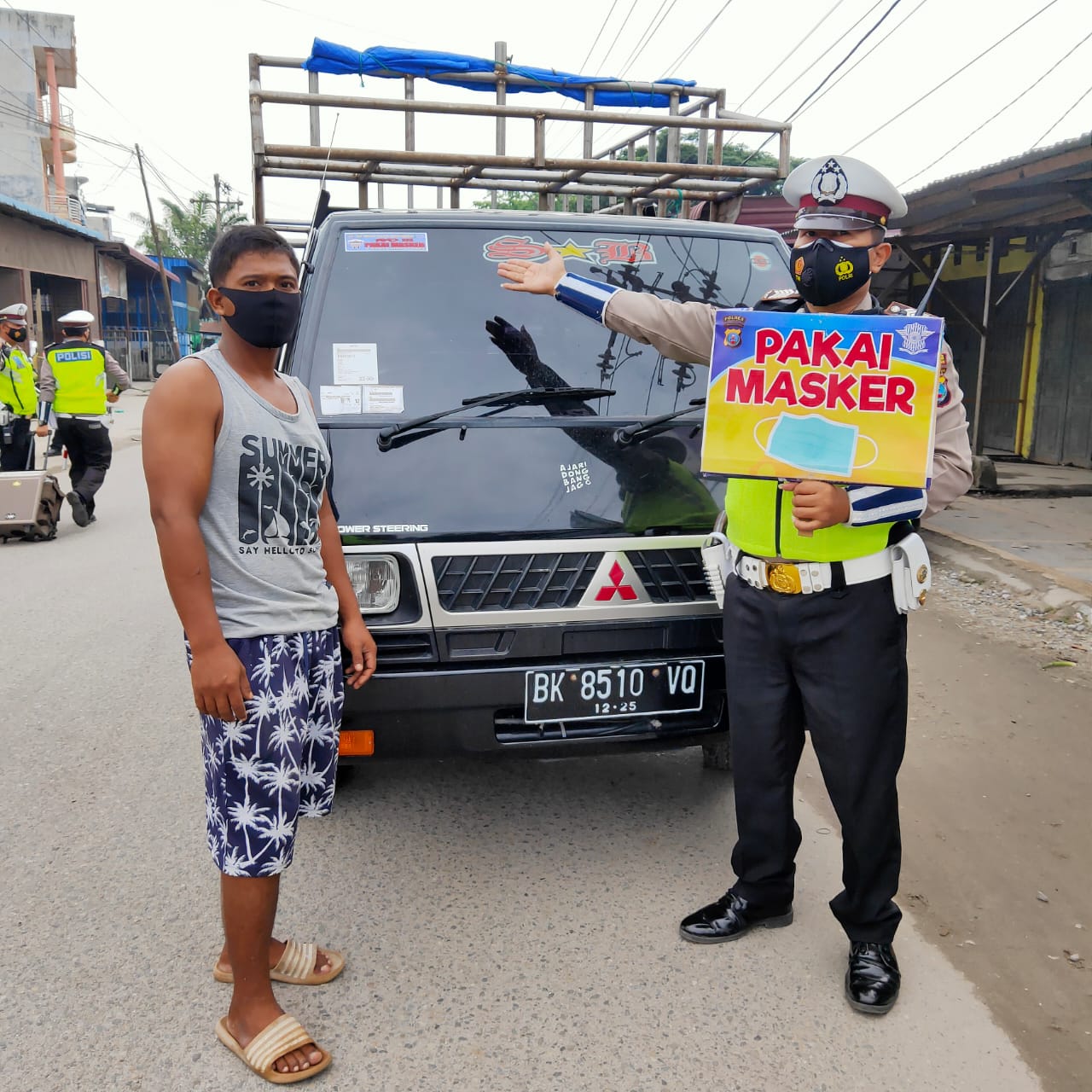 Sat Lantas Polres Tanjung Balai Rutin Ops Yustisi dengan Menempelkan Stiker 