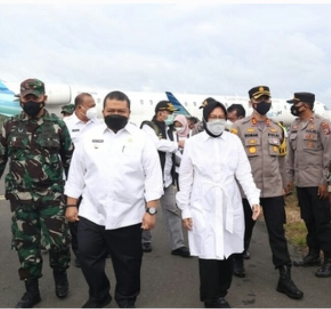 Mensos Berikan Bantuan Kapada Korban Tanah Longsor