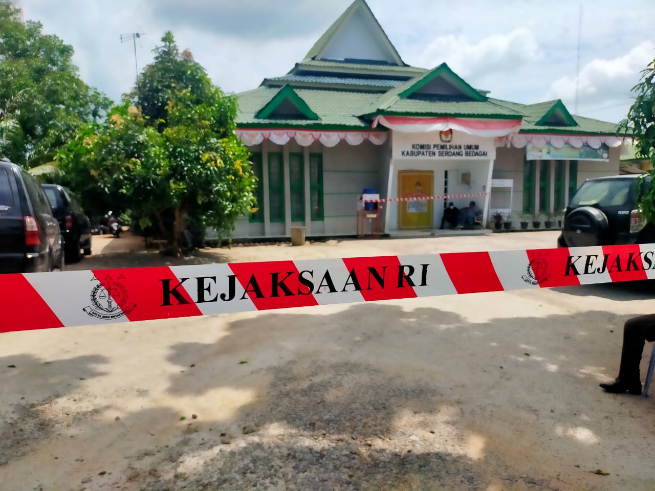 Timsus Pemberantasan Anti Korupsi Kejari Sergai Geledah Kantor KPUD