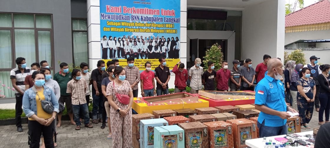 Tempat Transaksi Narkoba, BNN Langkat Amankan 30 Orang Beserta Puluhan Mesin Jackpot serta Dua Mesin Tembak Ikan