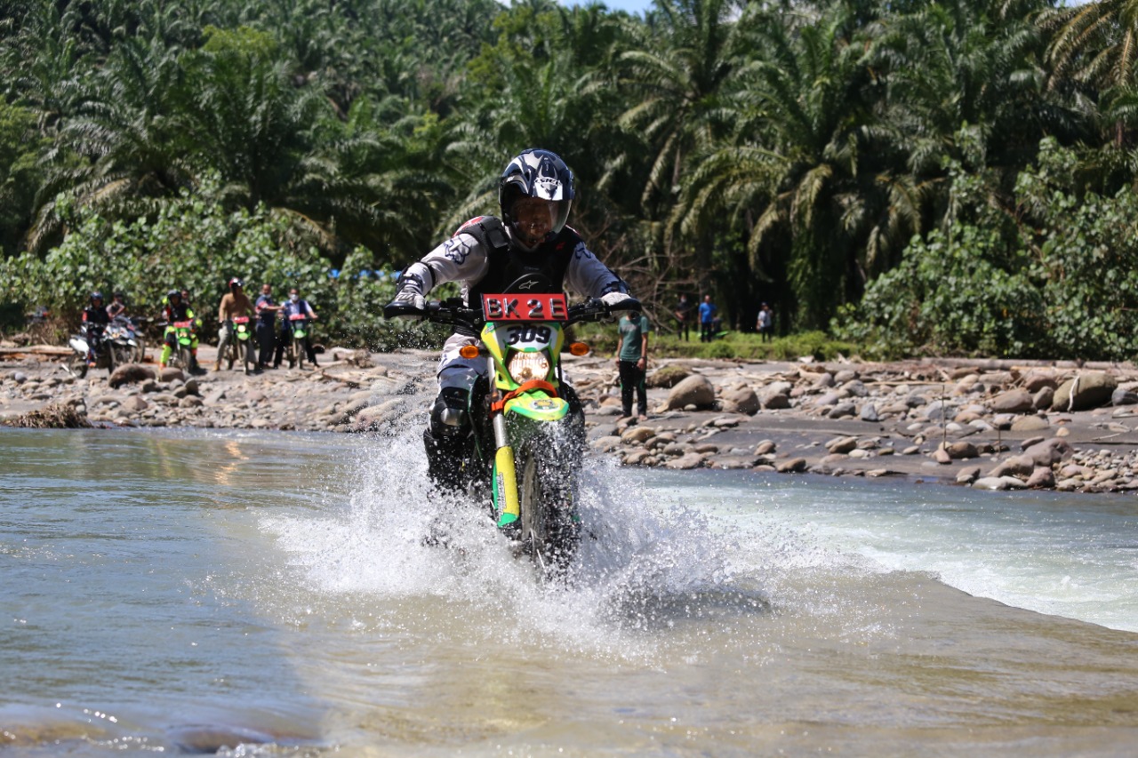 Rektor USU Tinjau Perkebunan Tambunan A Langkat Naik Trail