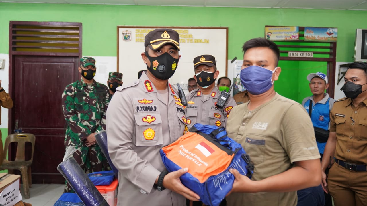 Kunjungi Korban Kebakaran Kapolres Tanjung Balai Bersama Forkopimda Berikan Bantuan Sosial