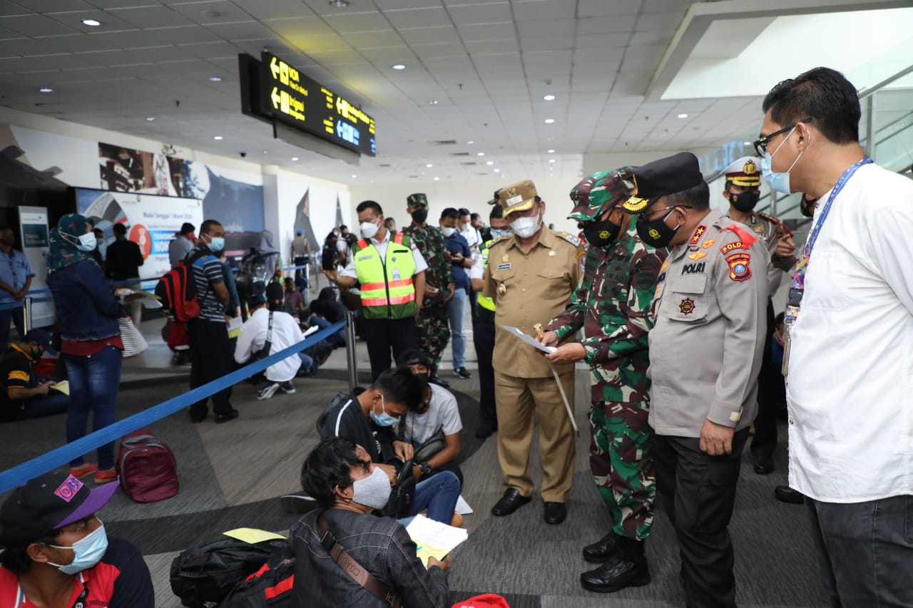Perketat Prokes, Pangdam I/BB dan Kapoldasu Tinjau Bandara Kualanamu