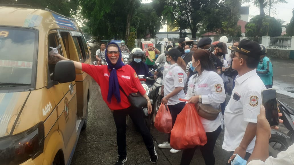 LSM PAKAR Geruduk Berkah Ramadhan 1442 H-2021 M dengan Berbagi Takjil