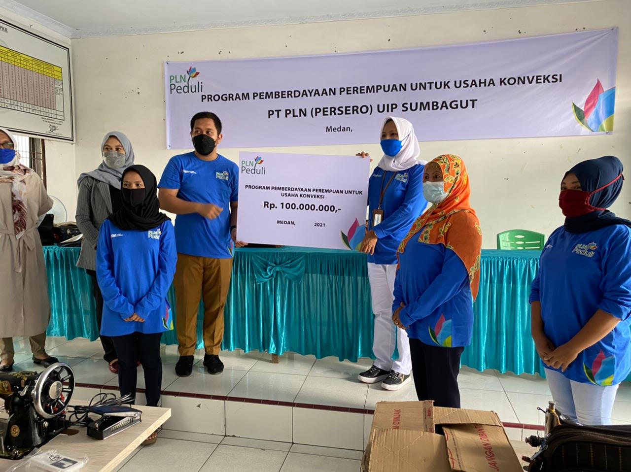 Pelatihan Menjahit dan Membatik, Sasaran CSR PLN Peduli di Kelurahan Polonia