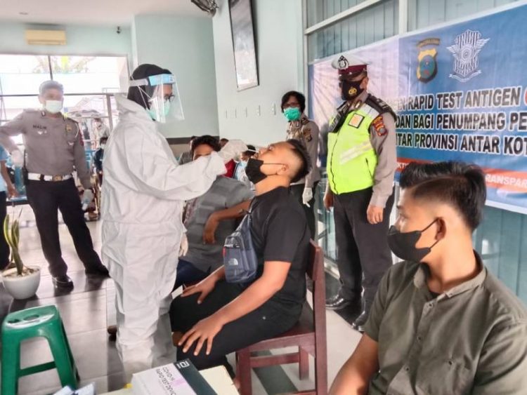 Sat Lantas Polrestabes Medan Minimalisir Penyebaran Covid-19, Penumpang Bus Rapid Tes Gratis