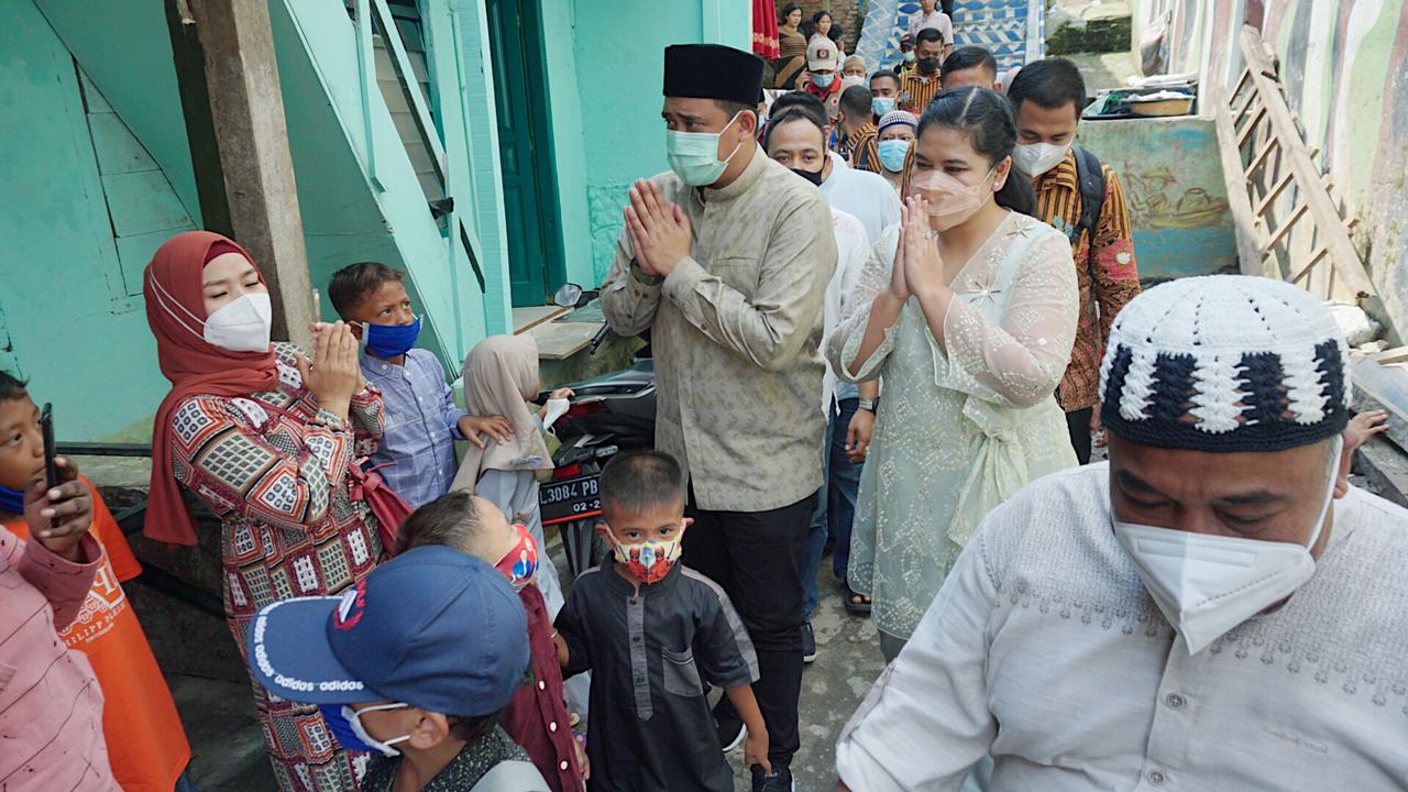 Wali Kota Medan dan Ketua TP PKK Kota Kunjungi Warga Terdampak Banjir di Kampung Aur