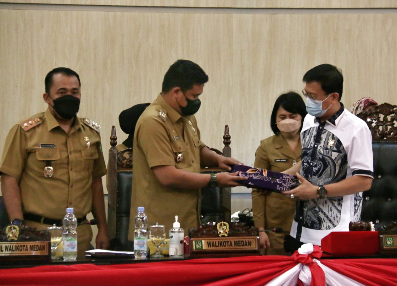Wali Kota Medan Sampaikan Nota Pengantar Ranperda Kota Medan Tentang Penyelenggaraan Perpustakaan