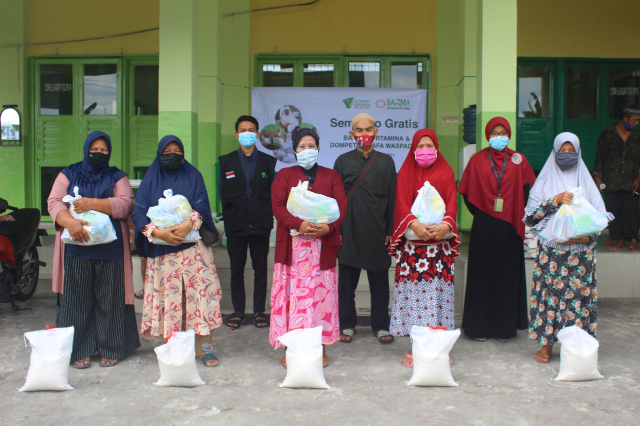DD Waspada dan Bazma MOR I Serahkan Paket Sembako ke Warga Silalas