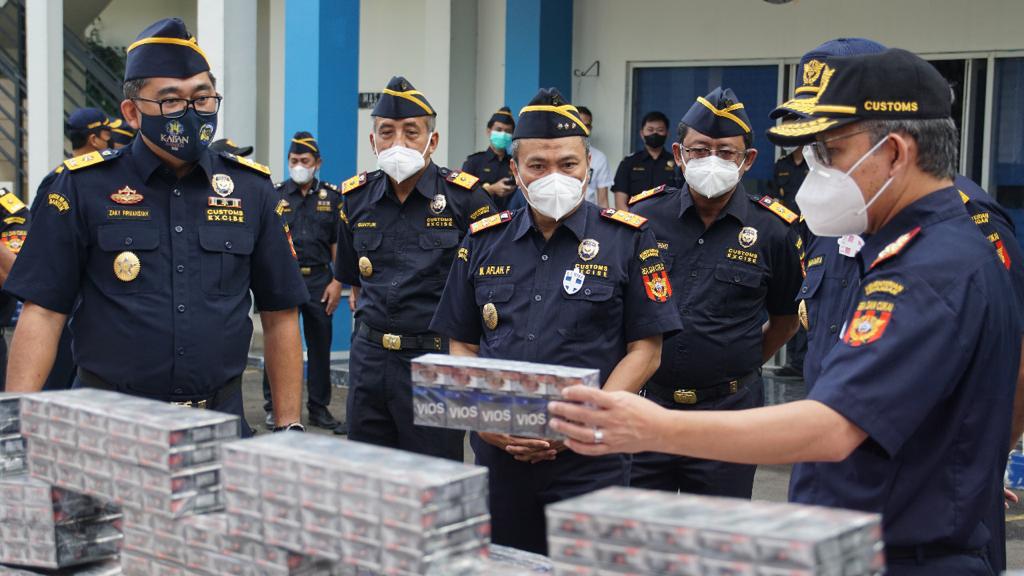 KANWIL BEA CUKAI BANTEN MENINDAK 2,6 JUTA BATANG ROKOK ILLEGAL, DIRJEN BEA CUKAI BERI APRESIASI