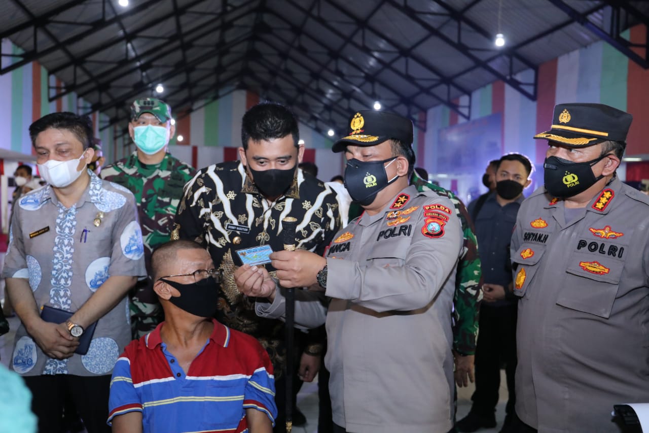1.000 Orang Hadiri Vaksini Masal, Kapoldasu : Masyarakat Kota Medan yang Sudah Vaksin Tetap Patuhi Prokes