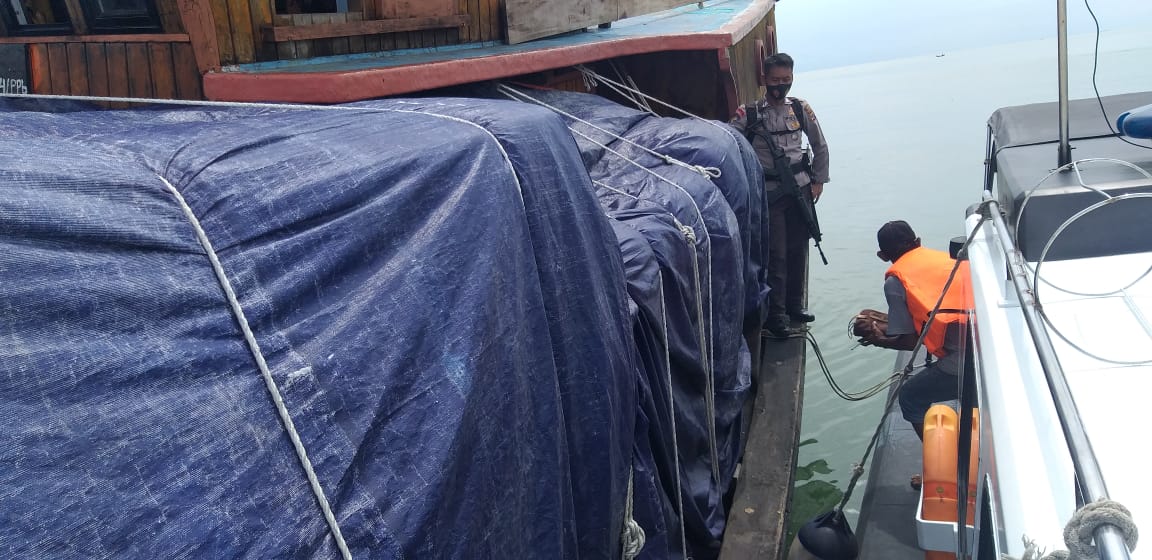 Kapal Motor Bermuatan Ball Monja Ditemukan Kandas Di Kuwala Sungai.