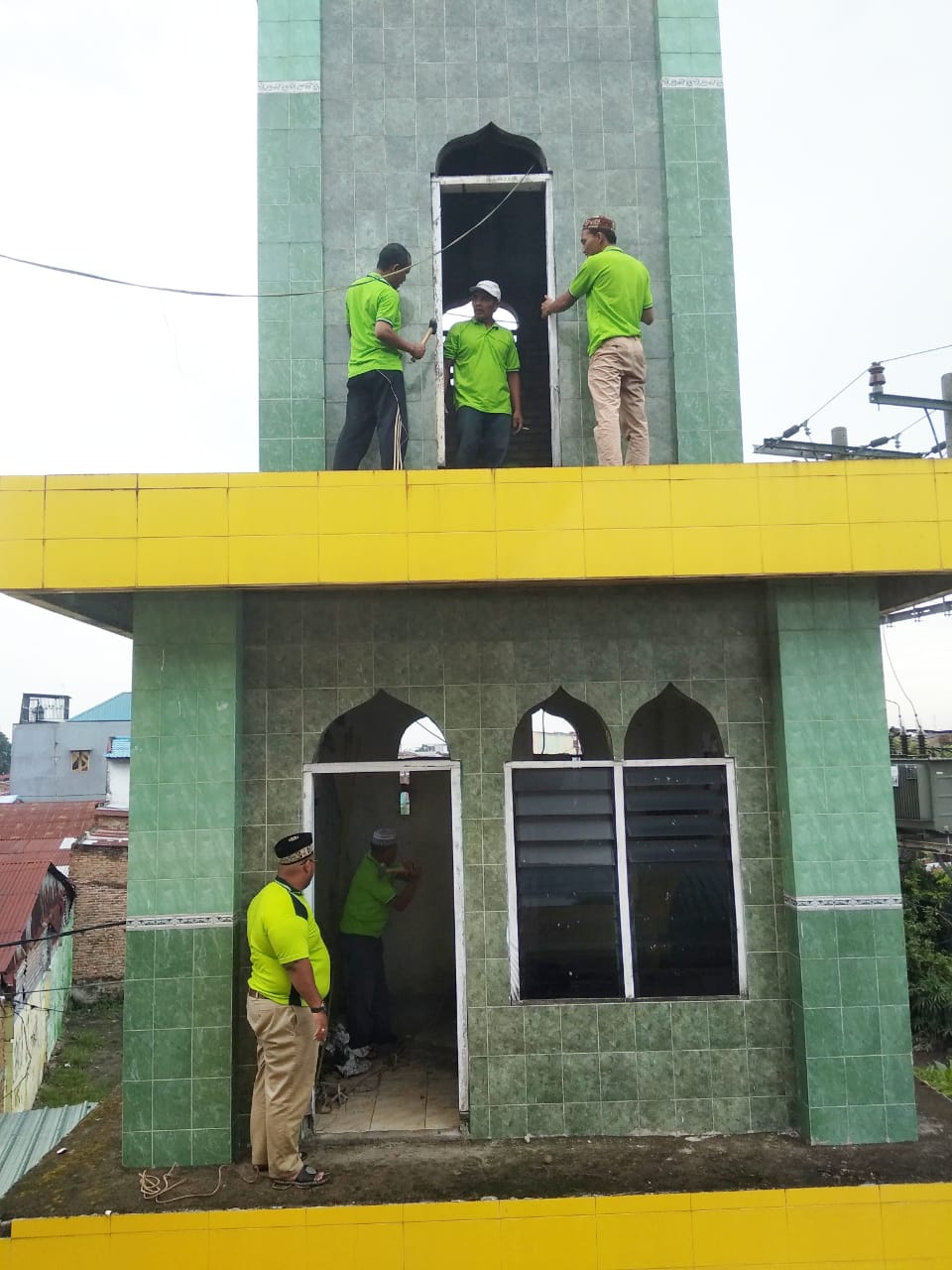 Renovasi Menara Masjid Al Hasanah Mulai Dikerjakan Secara Gotong Royong