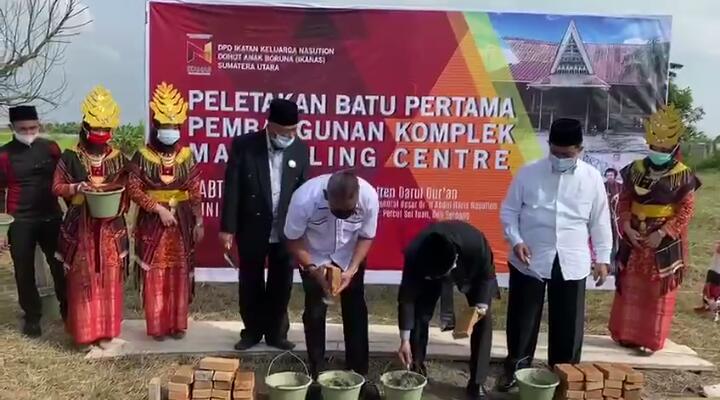 Ketua DPP IKANAS Peletakan Batu Pertama Pembangunan Mandailing Centre Bagas Godang
