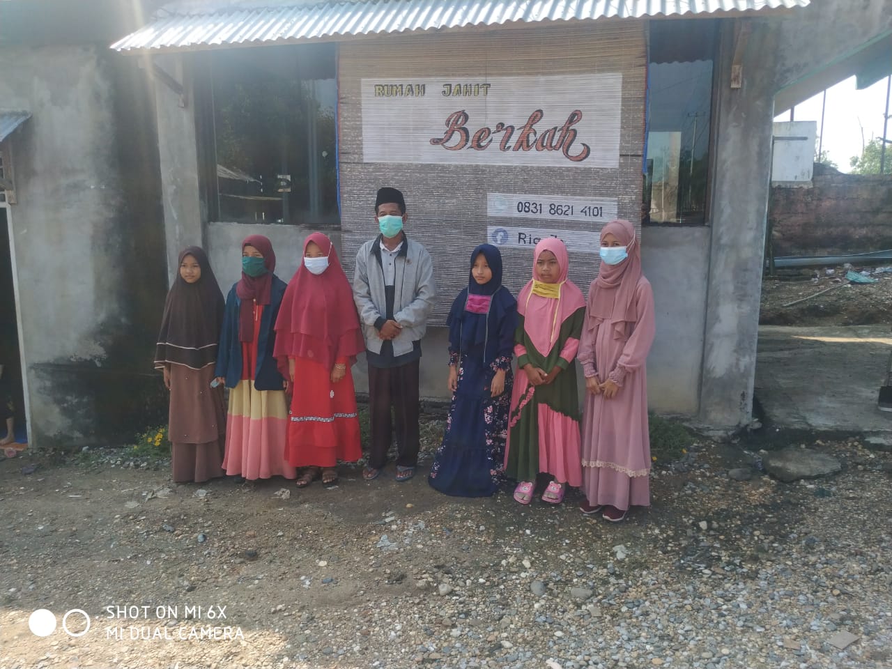 6 Santriwati dari Suku Melayu Tua Rapat Adat dengan Belajar di Rumah Quran Milik UAS