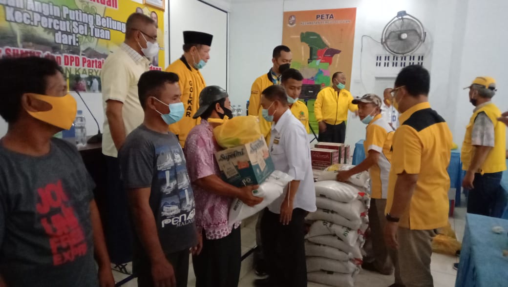 Ketua DPD Partai Golkar Ijeck Bantu 30 Warga Korban Puting Beliung di Percut Sei Tuan