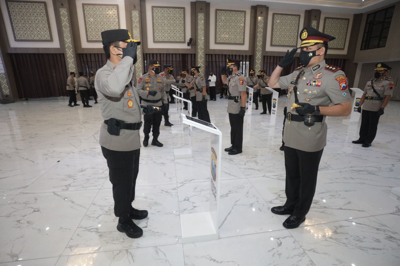 Kapolda Jatim Pimpin Sertijab Pejabat Utama dan Kapolres Jajaran Polda Jatim