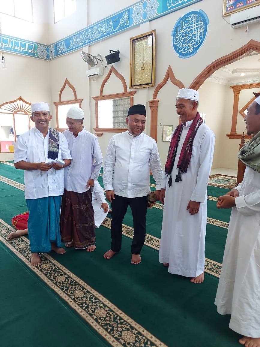 Andi Suhaimi Sholat Jumat di Masjid Al Huda, Al-ustadz Khairul : Jaga Kamtibmas Jelang PSU