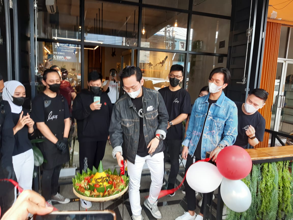 Literally, Cafe Berkonsep Industrial Kini Ada di Medan