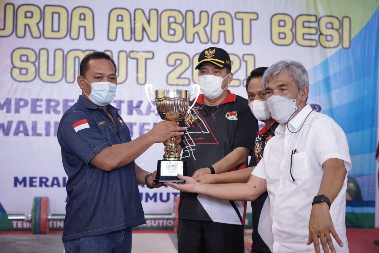 WALIKOTA TEBING TINGGI MEMBUKA KEJURDA ANGKAT BESI SUMATERA UTARA PIALA WALIKOTA TAHUN 2021