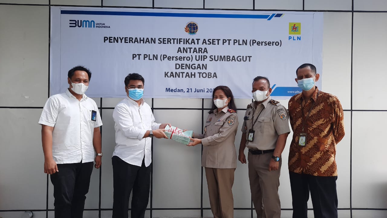 Komitmen Amankan Aset Negara, PLN Kembali Terima 114 Sertipikat Tanah dari Kantah Toba
