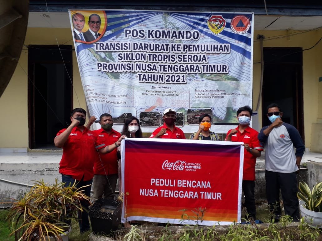 Coca-Cola Europacific Partners Indonesia Berikan Bantuan Material Pendukung Kondisi Darurat Bencana di NTT dan NTB