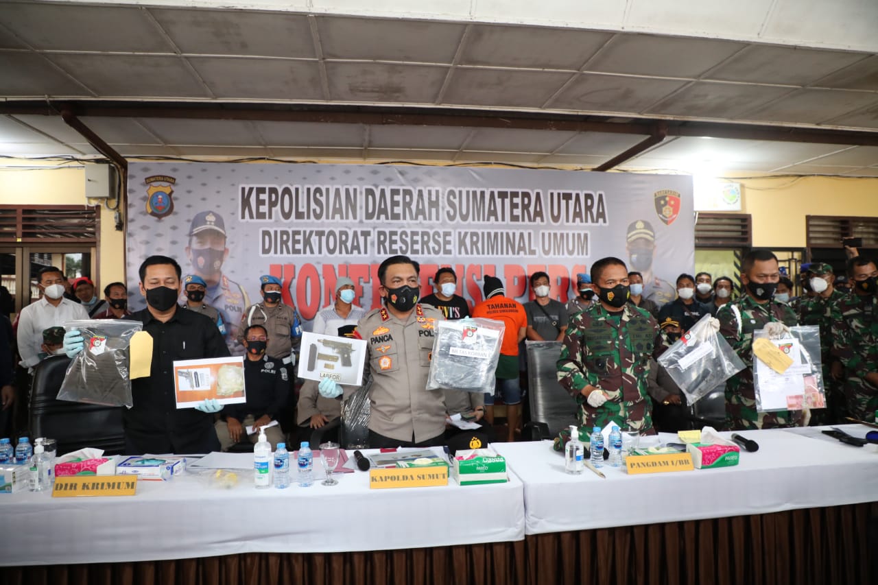 Kapolda Sumut Pimpin Press Rilis Kasus Penembakan Wartawan, Tersangka S Pemilik Diskotik Ferarry dan YFD