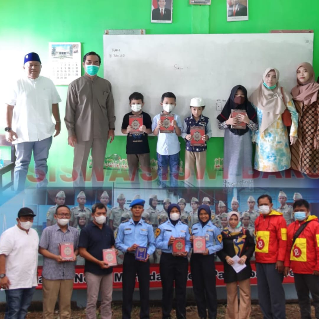 Salurkan Alquran Bangun Semangat Murid di Sekolah Dasar IT Al Aqsa dan SMK Plus TMI