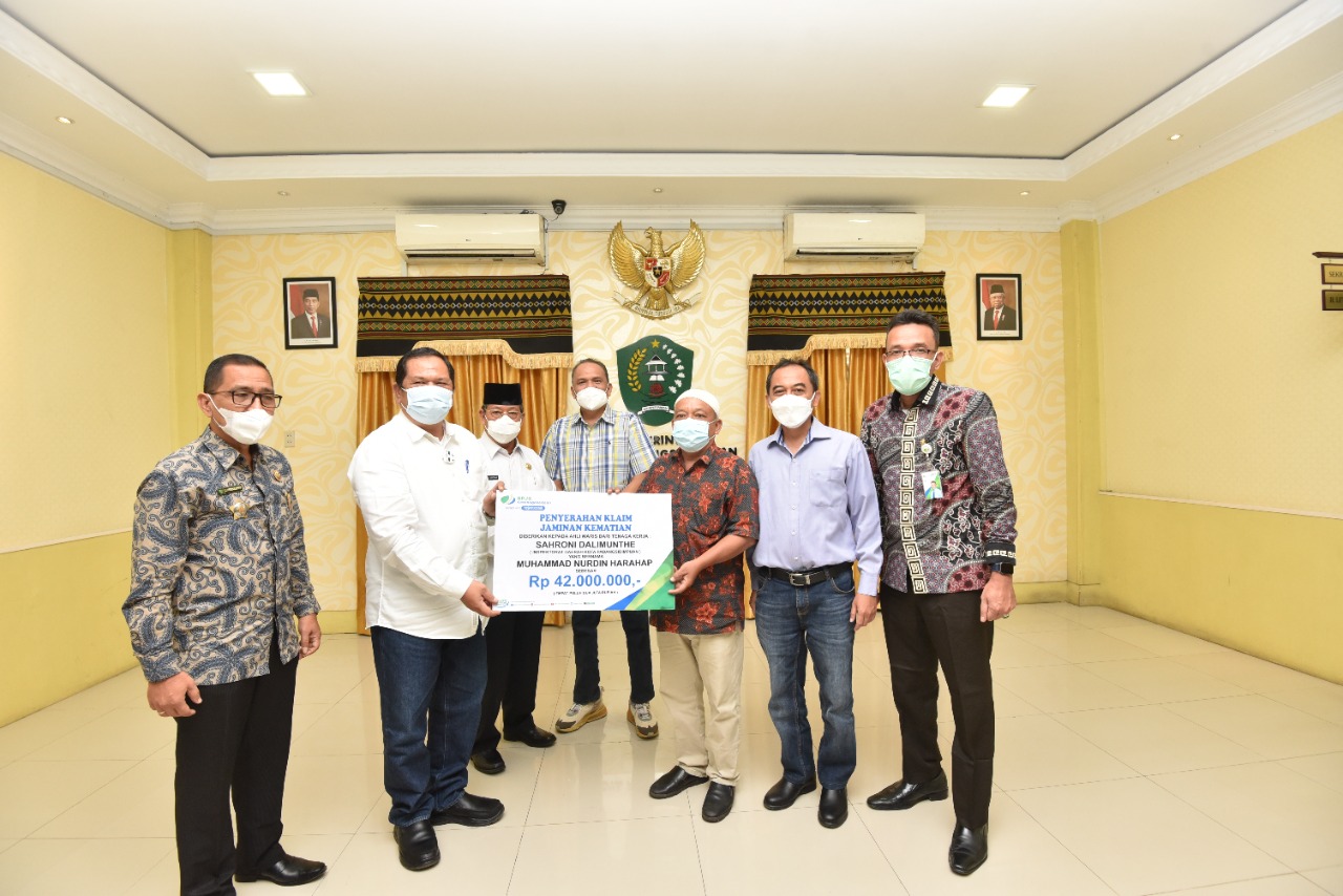Walikota Padangsidimpuan Irsan Efendi Nasution SH menerima audiensi Direktur Umum dan SDM BPJamsostek