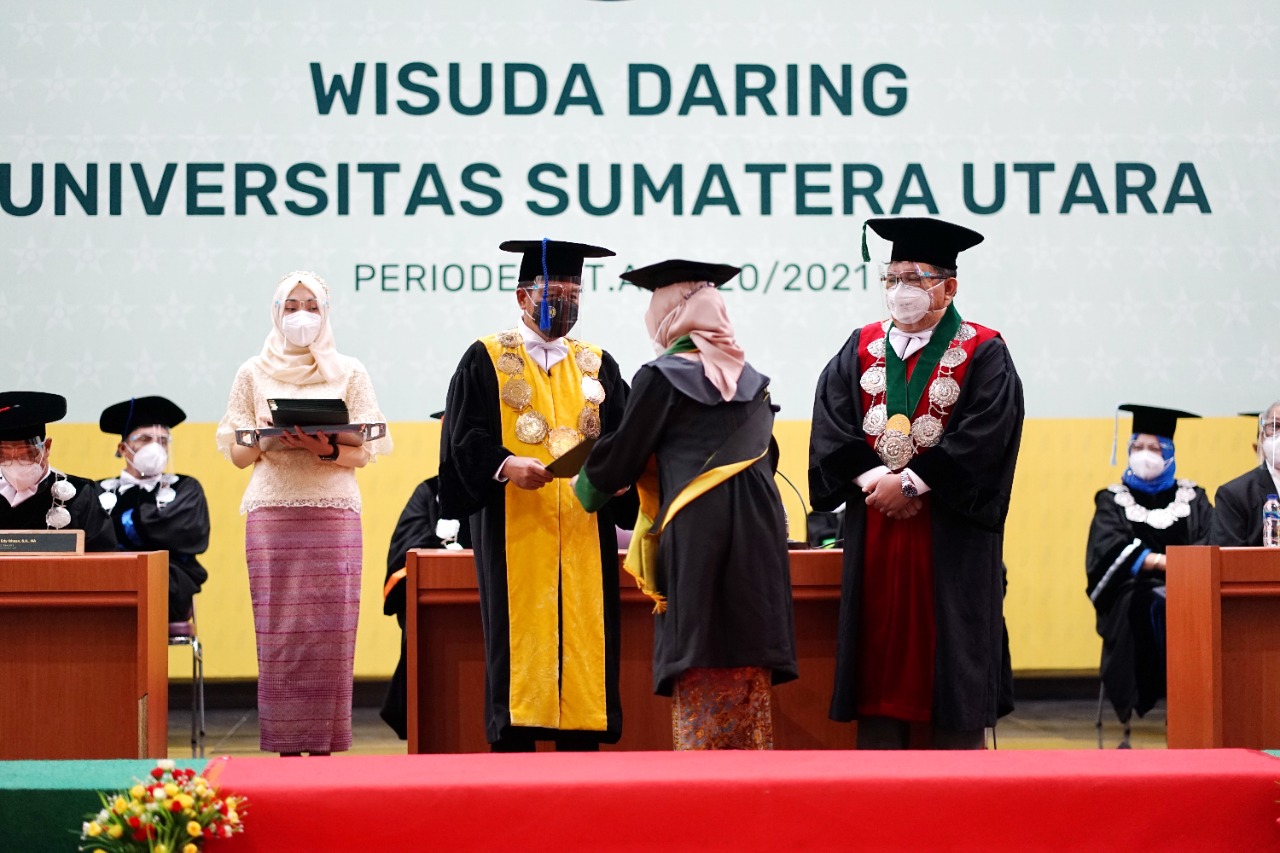 Rektor Mewisuda 2.401 Lulusan USU