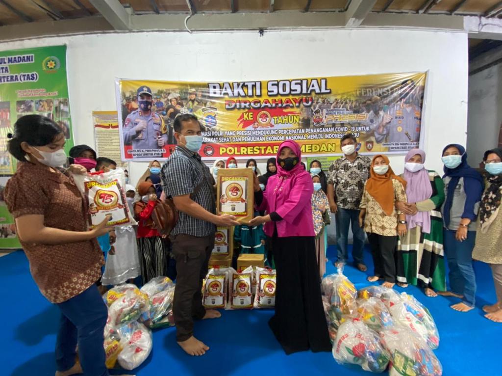 HUT Bhayangkara ke-75 Tahun, Satres Narkoba Polrestabes Medan Giat Sambang Serahkan Paket Sembako ke Panti Asuhan Jannatul Iqram Madani