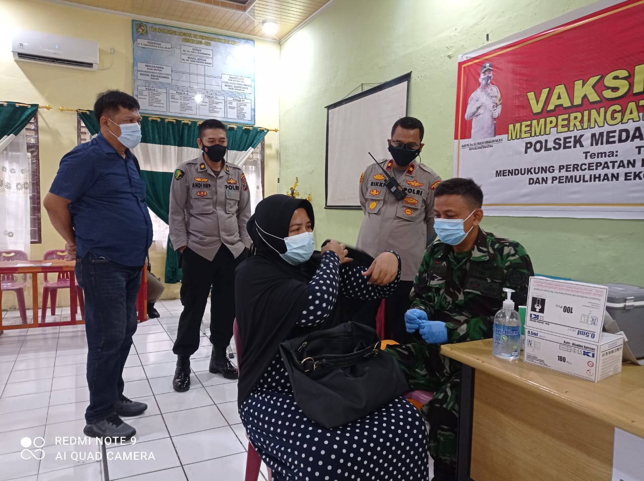 Menyambut HUT Bhayangkara ke-75 Tahun, Polsek Medan Kota Melaksanakan Vaksinasi Gratis 700 MasyarakatÂ 
