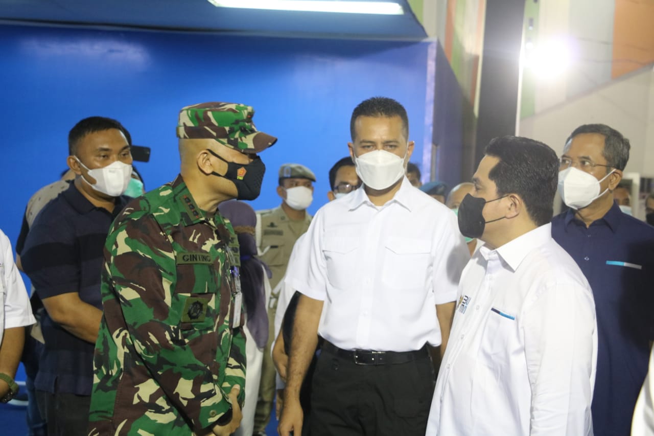 Danlanud Soewondo Dampingi Menteri BUMN Resmikan Sentra Vaksin di Ex. Bandara Polonia