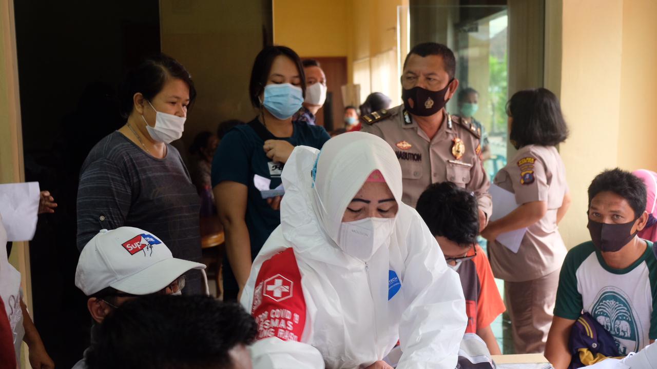 Polres Tanjung Balai dan Pemko Tanjung Balai Vasilitasi Vaksinasi Massal Masyarakat
