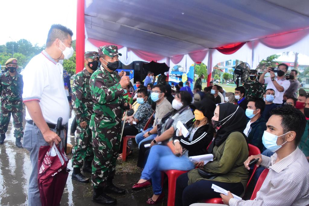 Pangdam I/BB Apresiasi Antusias Warga Terima Vaksin Massal