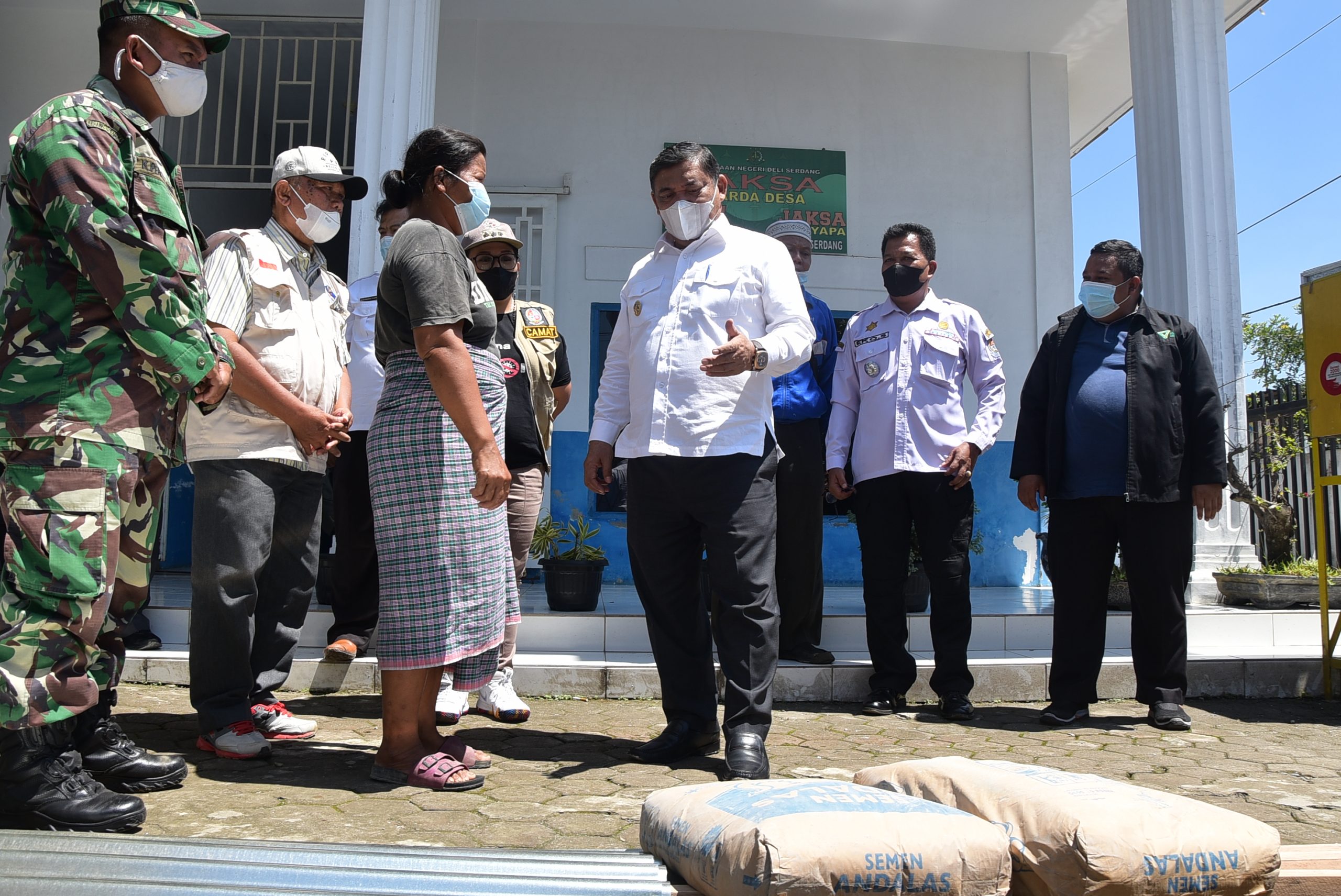 Wabup Deli Serdang Tinjau DaerahÂ  Terdampak Musibah Angin Puting Beliung DiÂ  Sunggal dan Pancur Batu