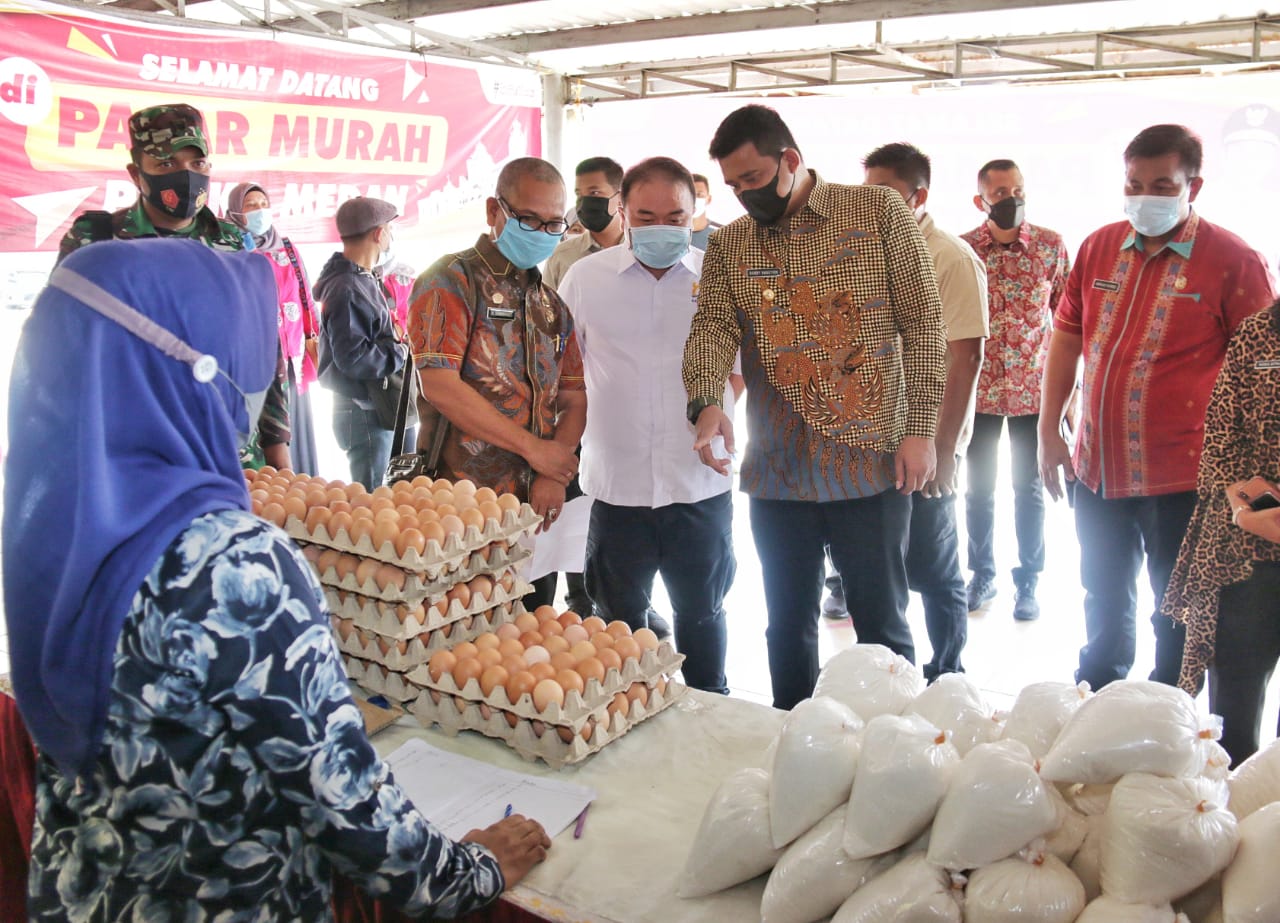 Pastikan Pelaksanaan Pasar Murah dan Vaksinasi Massal Covid-19 Berjalan Efektif, Wali Kota Medan Turun LangsungÂ 