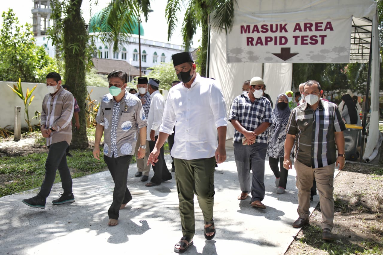 Wali Kota Medan Tinjau Pelaksanaan Vaksinasi Massal di Masjid Al Musabihin