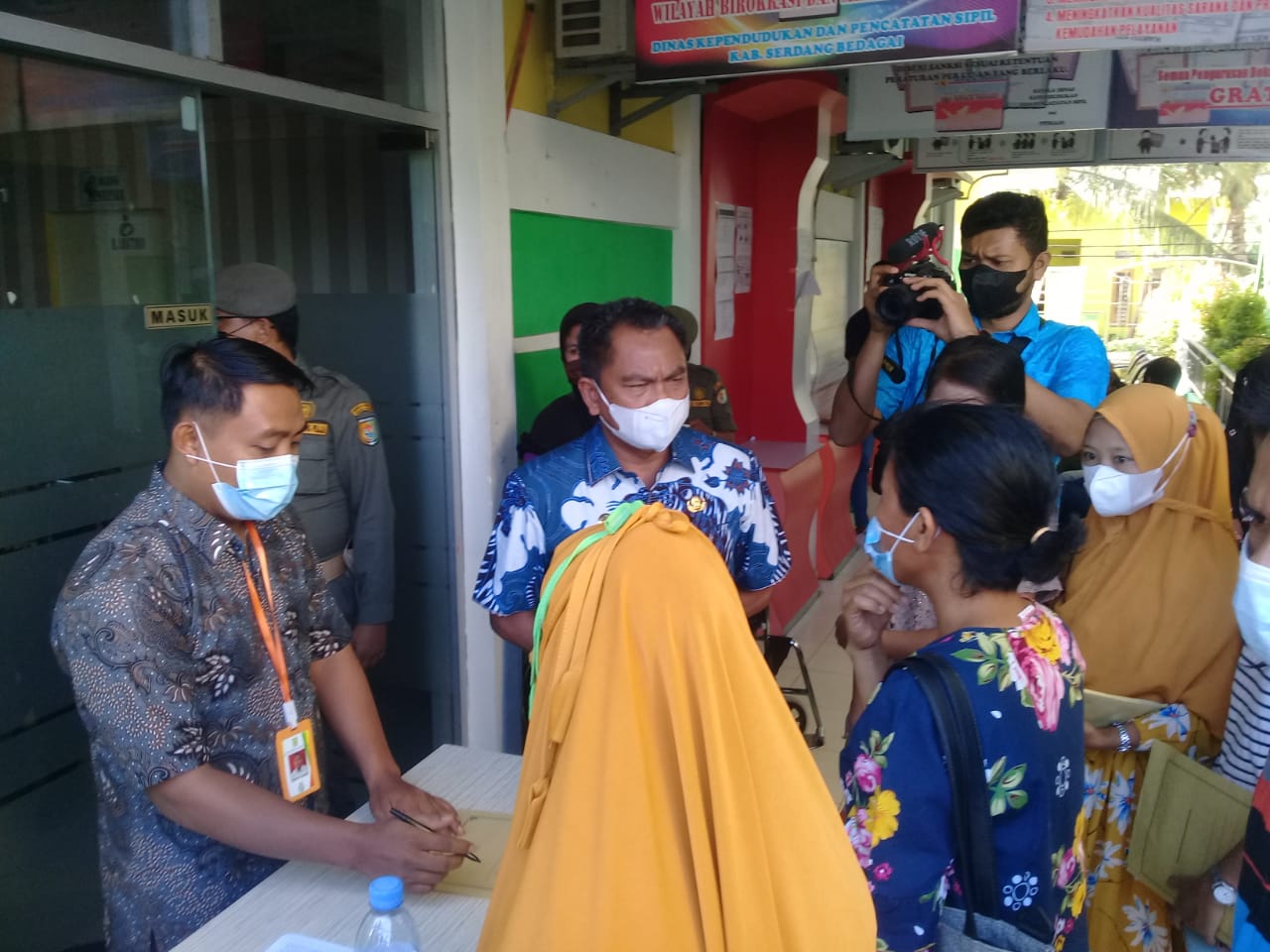 Bupati Darma Wijaya Himbau Masyarakat Manfaatkan Layanan Adminduk di 5 Titik Simpul Kecamatan