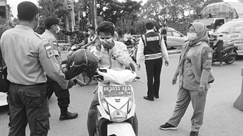 Hari Pertama PPKM Darurat di Posko Penyekatan Kampung Lalang Medan, Ratusan Kendaraan Diminta Putar Balik