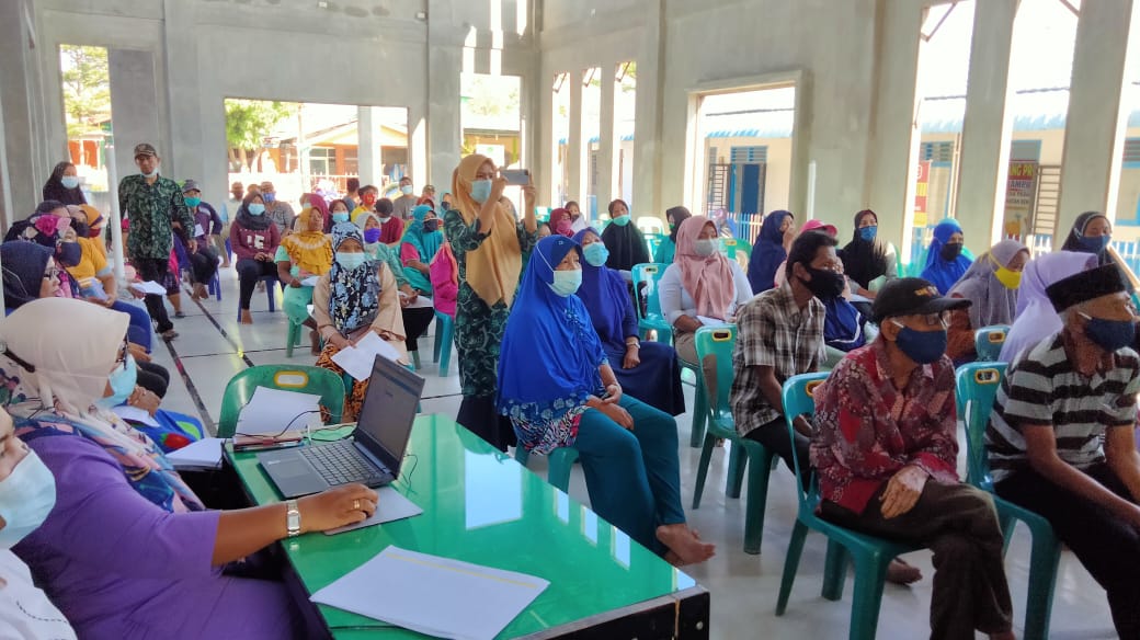 Warga Desa Pasar V Kebun Kelapa Datang Sukarela Untuk Di Vaksin