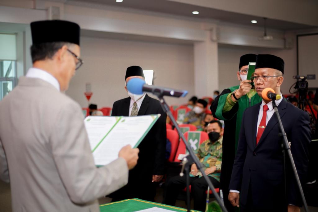 YLPI Riau Lantik Prof Syafrinaldi Menjadi Rektor UIR 2021-2025