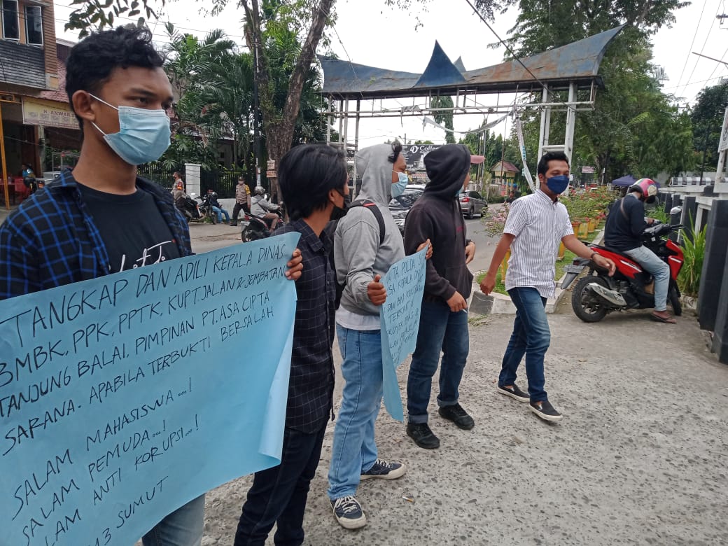 Puluhan Mahasiswa Demo Dinas BMBK Provsu