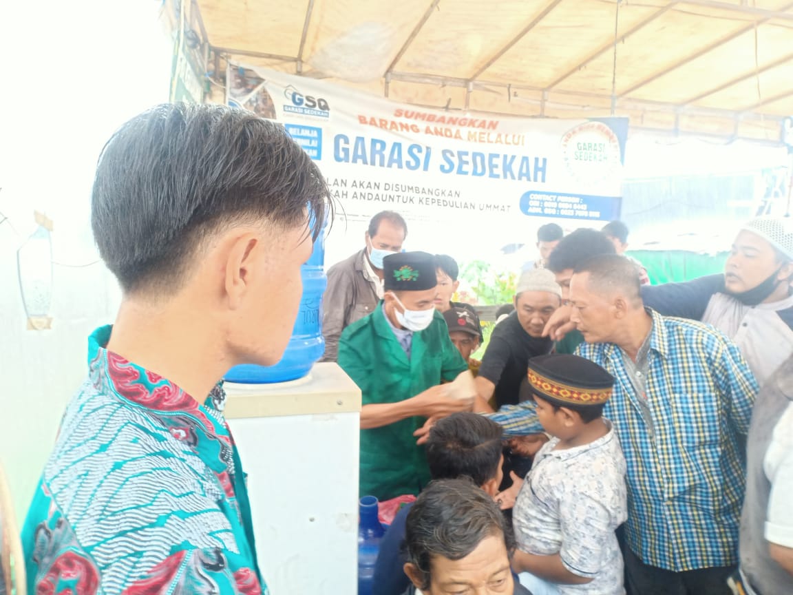 Jumat Berkah, GP Ansor Medan Berbagi Nasi Bungkus
