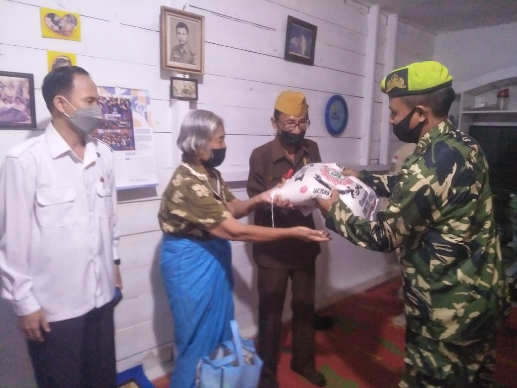 Serbuan Veteran oleh Kababinminvetcaddam I/BB Kolonel Inf Arie Tri Hedhianto Rutin Berikan Tali Asih